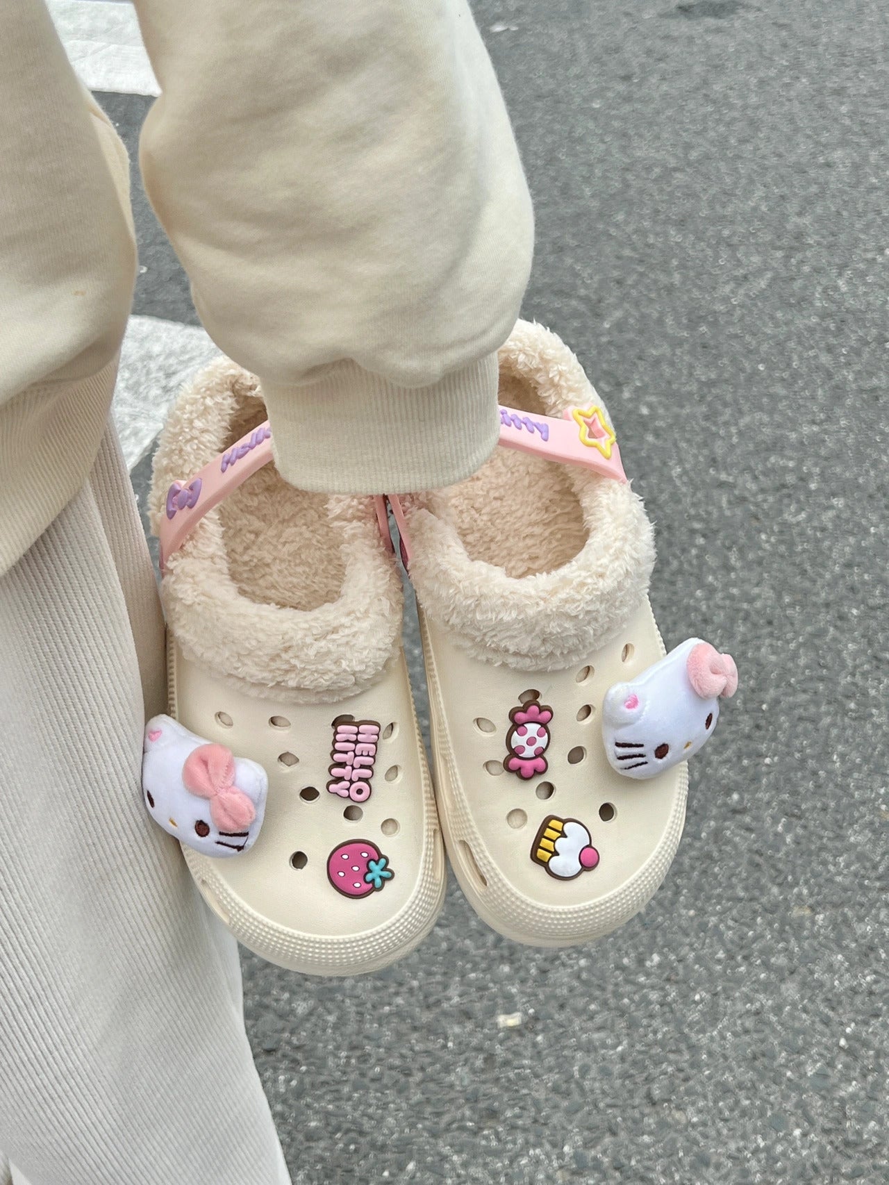 Sanrio Slides Fuzzy for Women Slippers Winter Warm Plush Comfy Non-Slip Waterproof House Cloud Slide Slippers for Indoor Outdoor