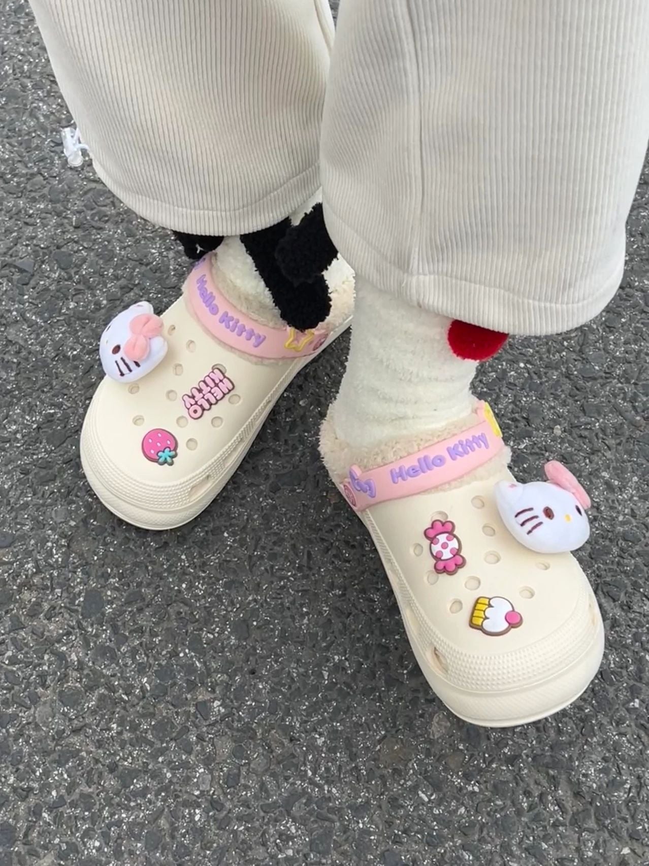 Sanrio Slides Fuzzy for Women Slippers Winter Warm Plush Comfy Non-Slip Waterproof House Cloud Slide Slippers for Indoor Outdoor